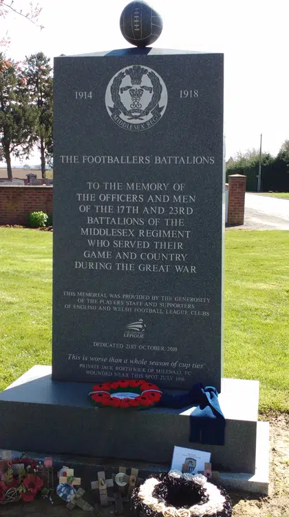 האנדרטה לגדודי הכדורגל